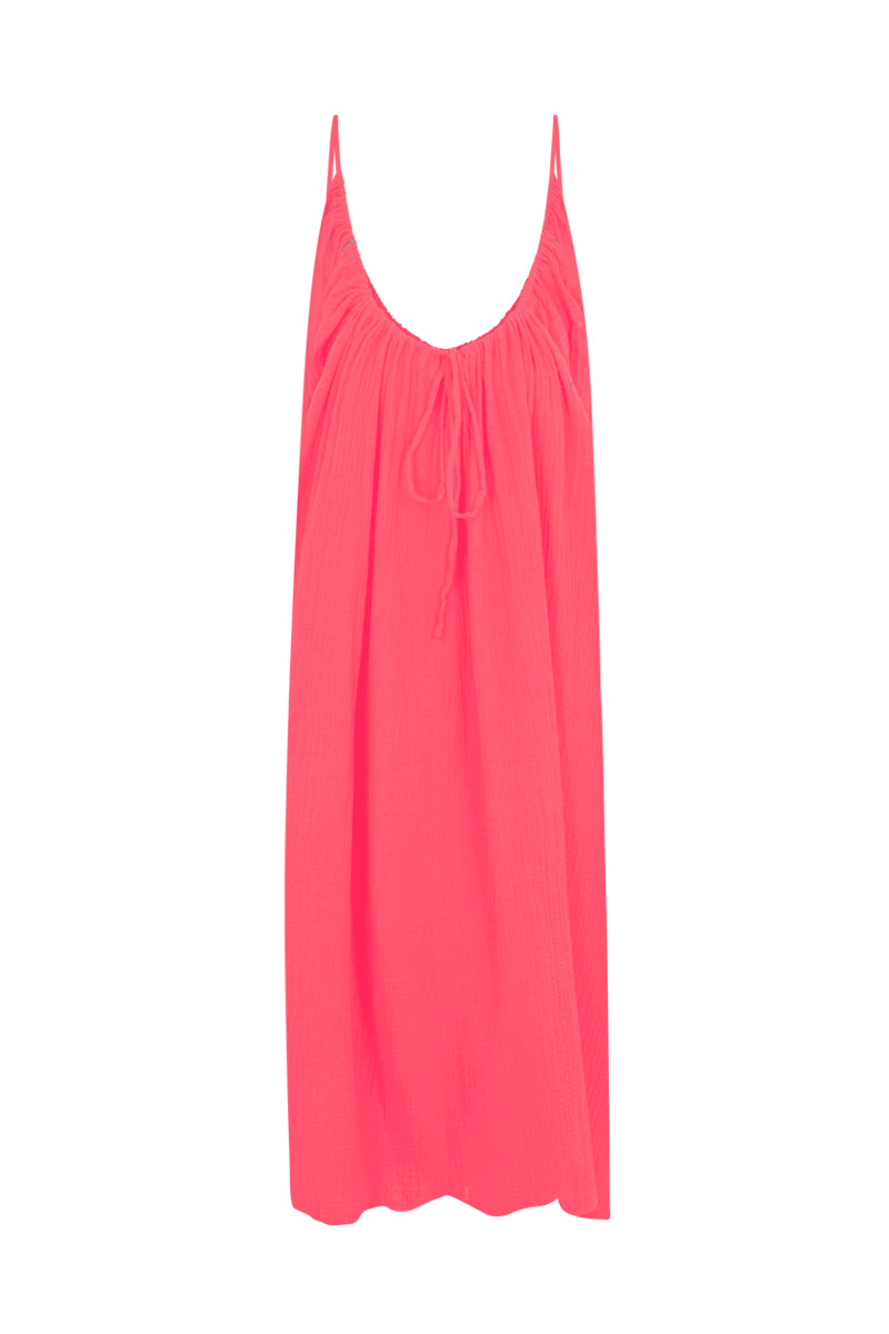 anja el vestido halter fucsia detrás